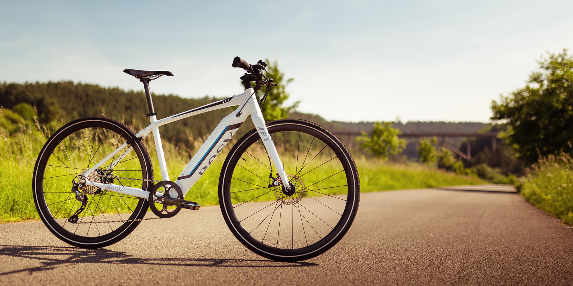JF1-軽量なクロスバイクモデルのe-Bike | BESV JAPAN（ベスビー