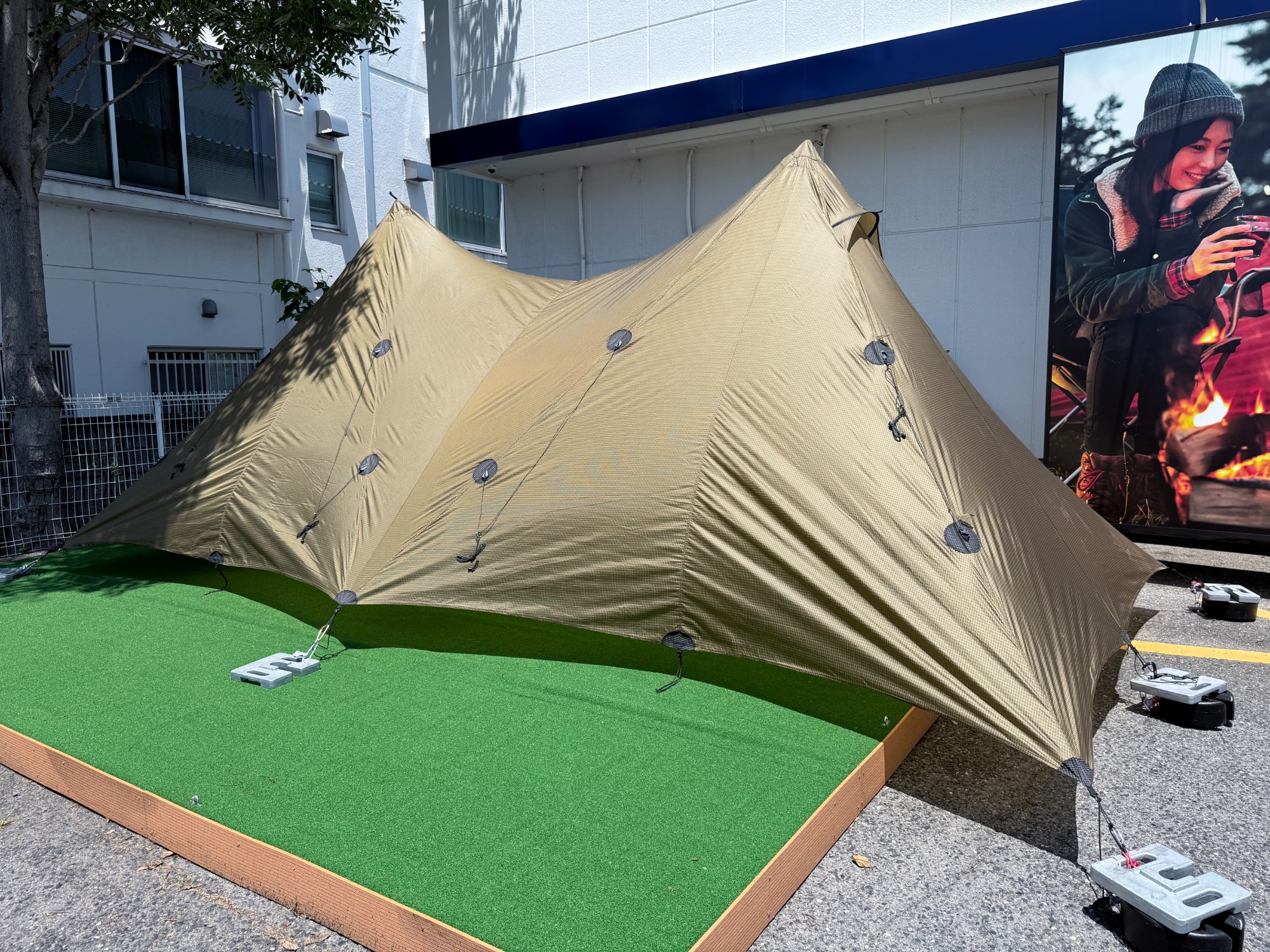 変幻自在の大型シェルター。「Pre tents」の「Bealock」の紹介